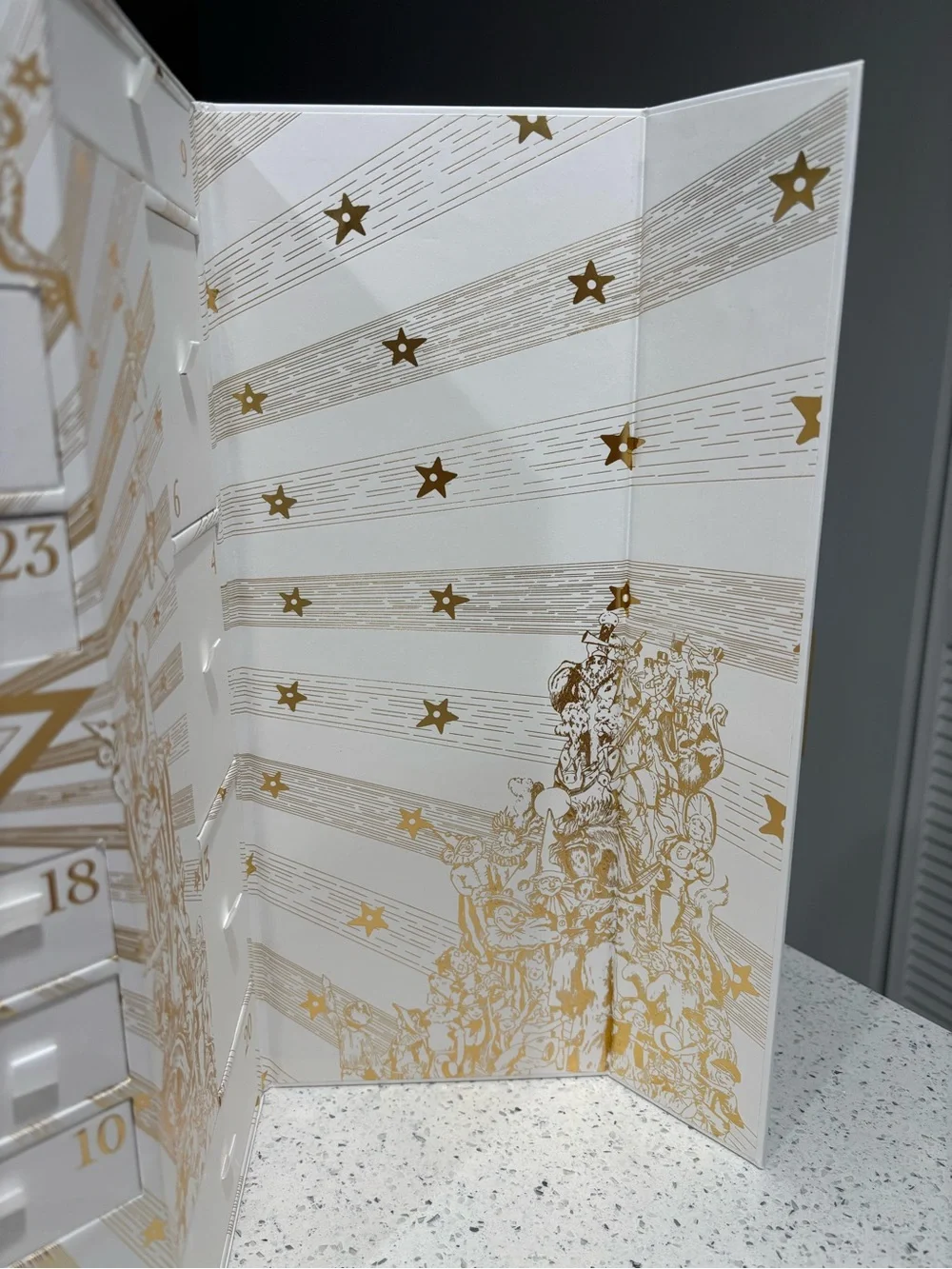 DIOR Le 30 Montaigne Advent Calendar 2025 Empty